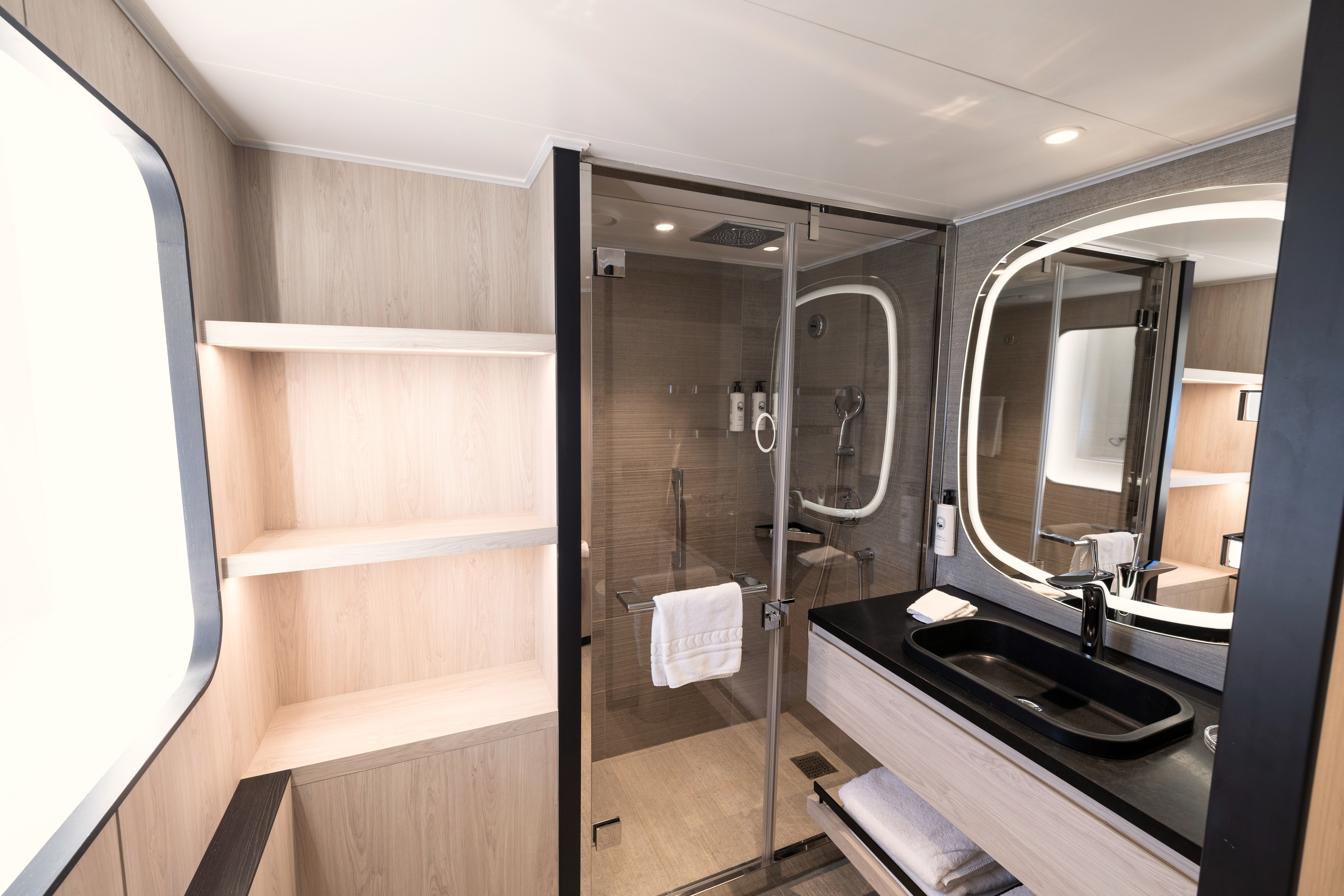 Alizés Prestige Stateroom with balcony